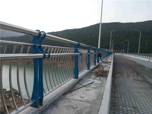 菏泽不锈钢桥梁护栏的特点及其在桥梁安全中的重要作用