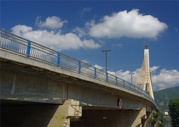 菏泽304不锈钢桥梁护栏：安全、耐用与美观的完美结合